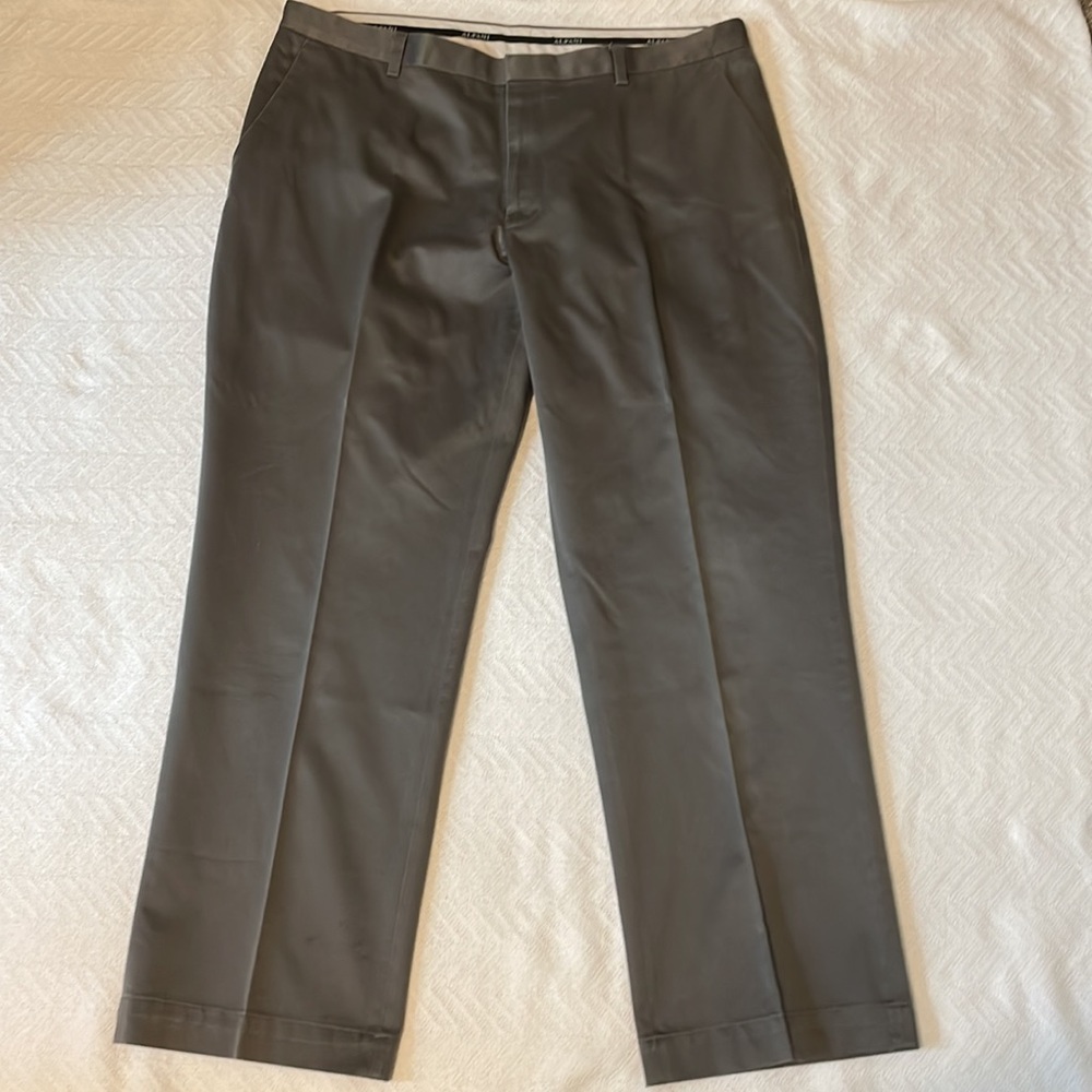 Men’s Chino Pants Olive Gray Flat Front 40/32 Alfani
